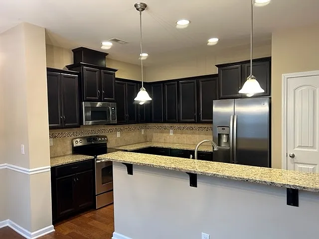 738 Keystone Park Dr — Photo 3