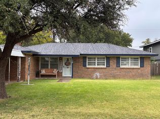720 W Oak St, Dimmitt, TX 79027