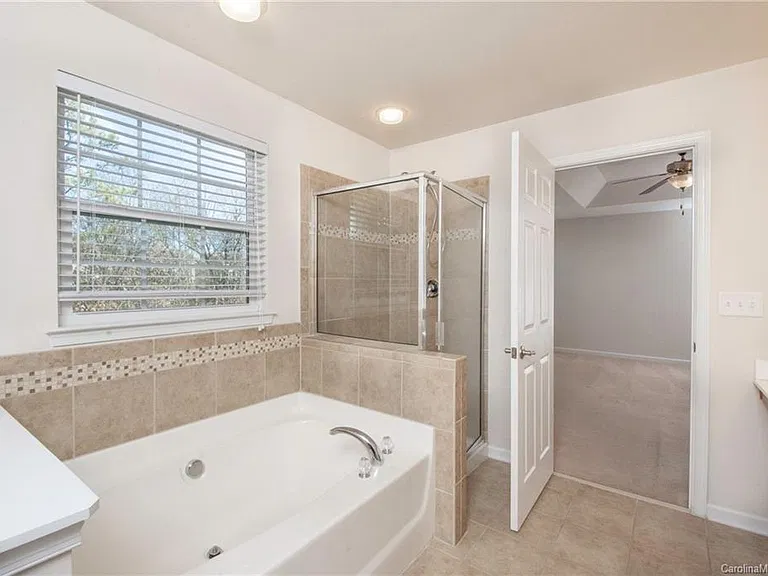 9722 Springholm Dr — Photo 20