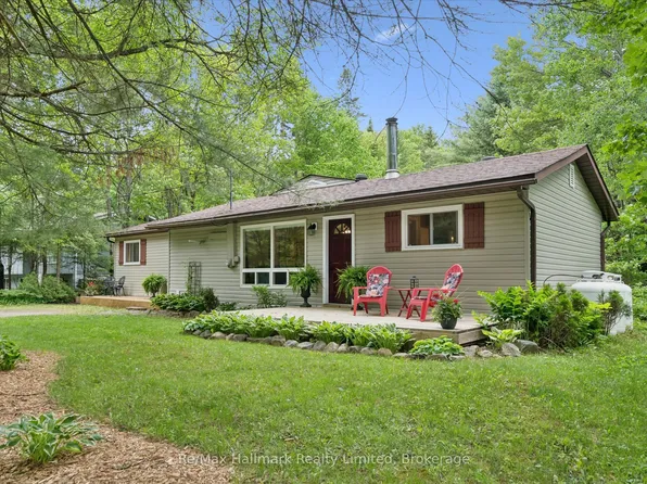 1109 Springdale Park Rd, Bracebridge, ON P1L 1W9