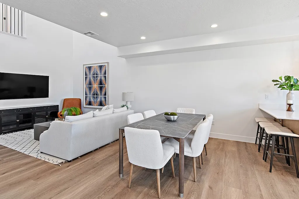 1090 West Albertine Lane - 125 — Photo 4