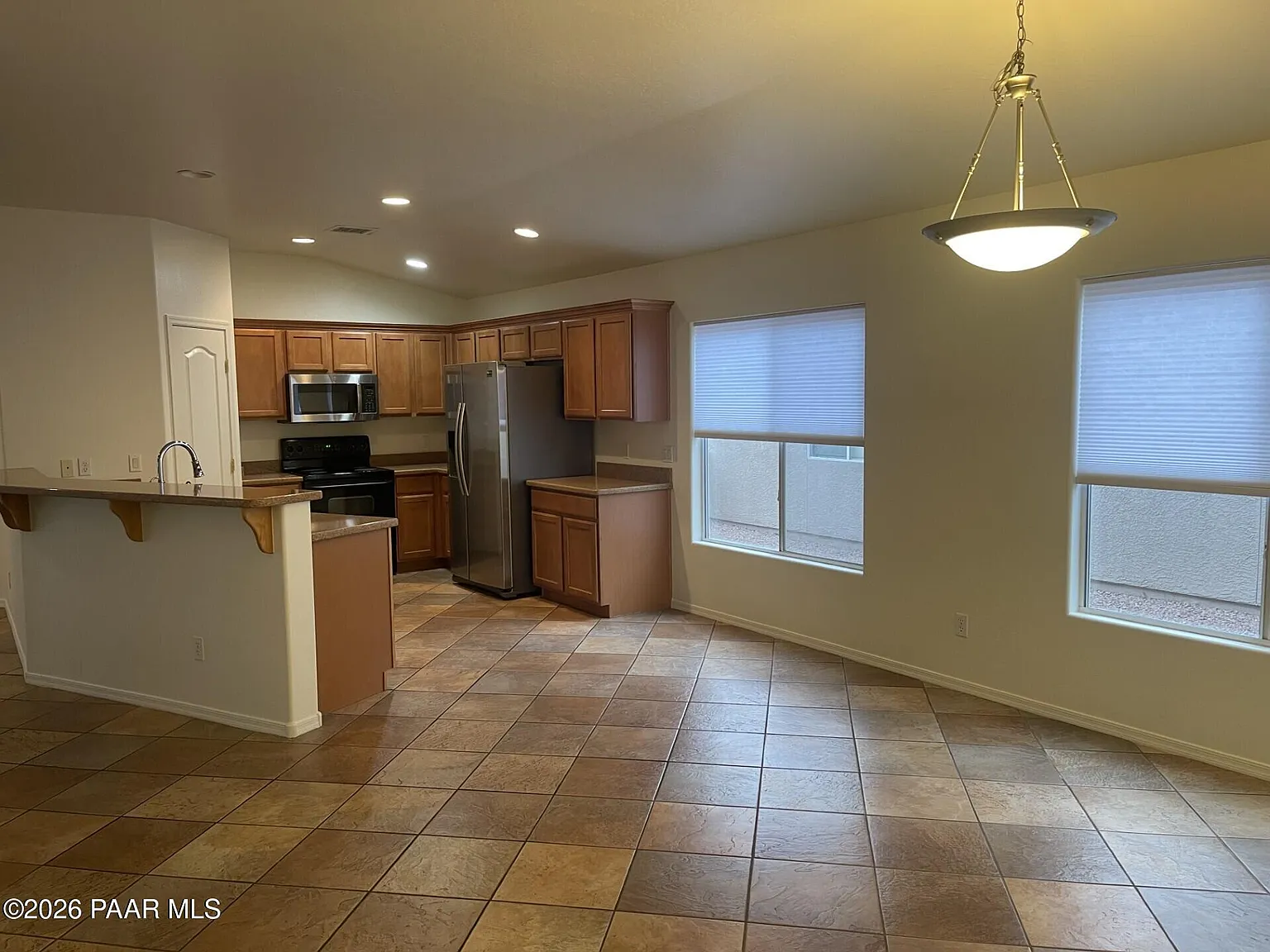 3 bed, 2.0 bath, 1819 sqft, $2,544 — Photo 2