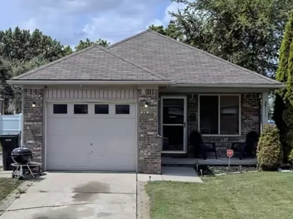 25111 Pearl St, Roseville, MI 48066