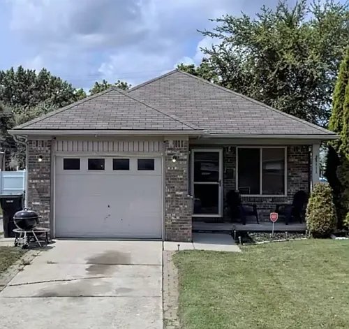 25111 Pearl St Photo 1