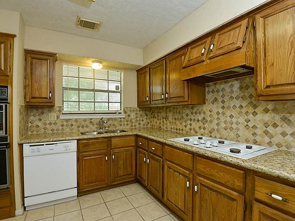 4th image of 15402 Willow River Dr