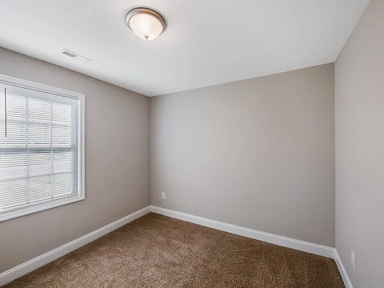 912 E Joyner St — Photo 13