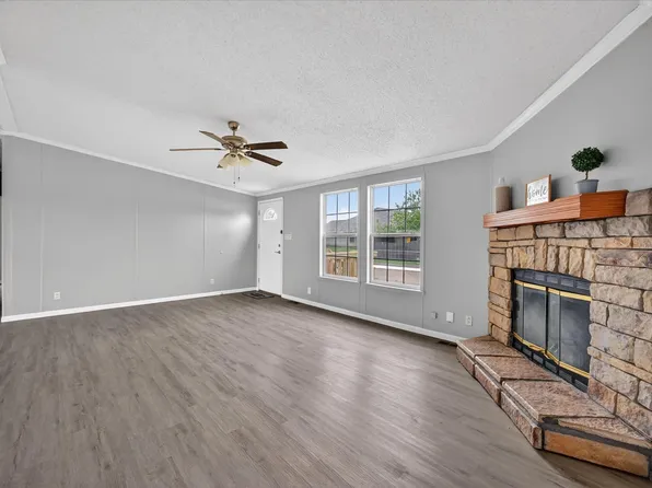 951 Lariat Ln, Mansfield, TX 76063