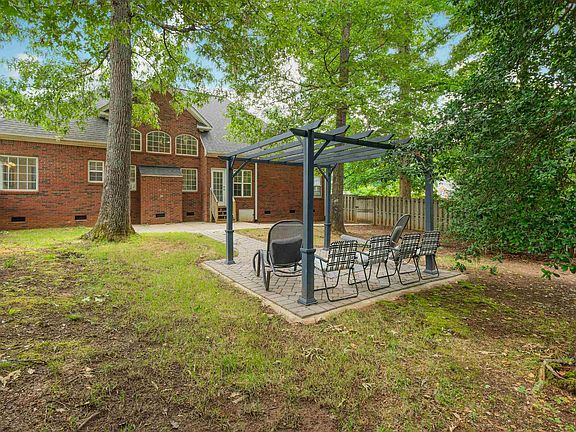3rd image of 502 Scenic Oak Dr
