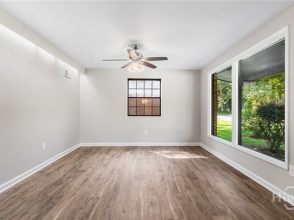 4th image of 2217 Iris Street