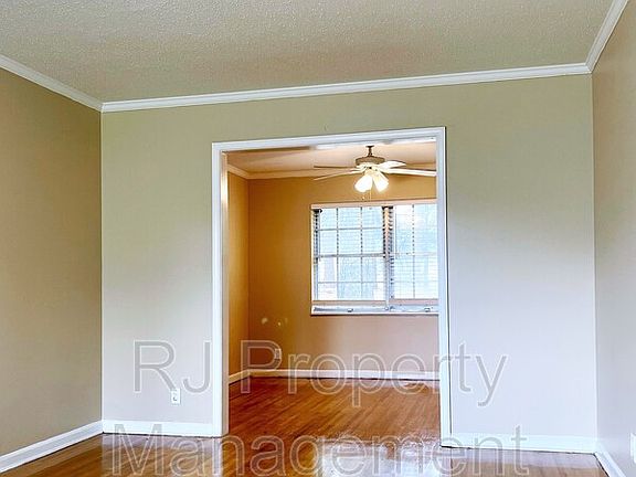 3rd image of 5025 Darlington Dr