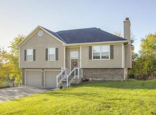 1215 SW Windcrest Ct, Grain Valley, MO 64029
