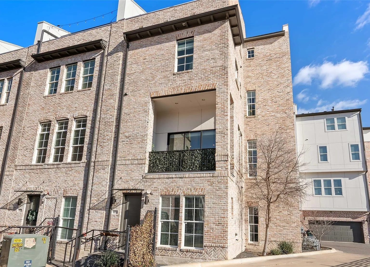 1411 Town Creek Dr — Photo 1