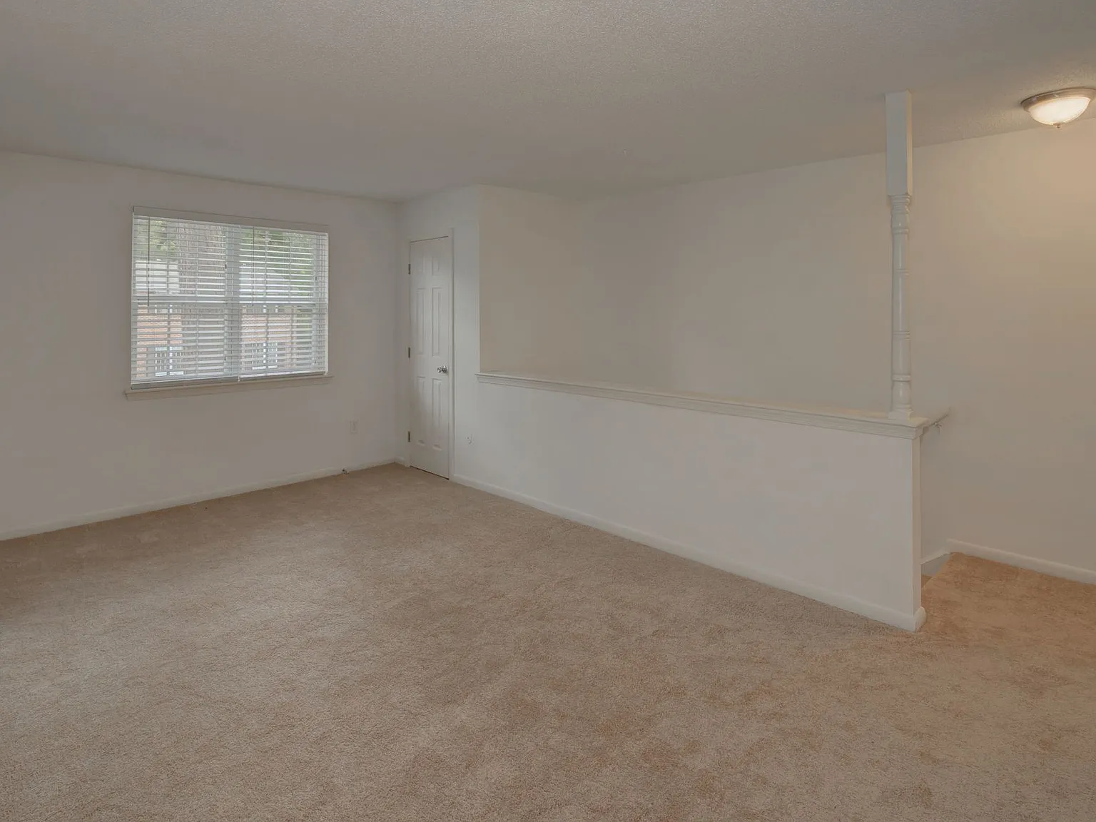 Thousand Oaks Apartments & Townhomes — Photo 4