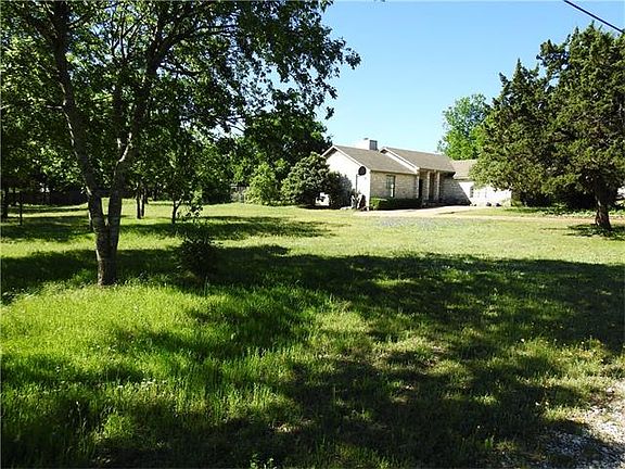 2nd image of 1004 Oakwood Dr