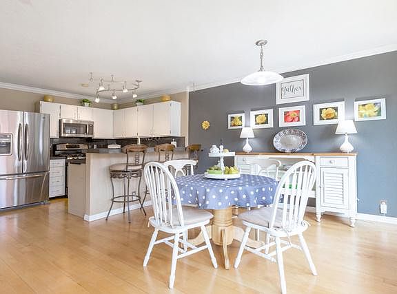 2nd image of 1643 E Saint James Pl