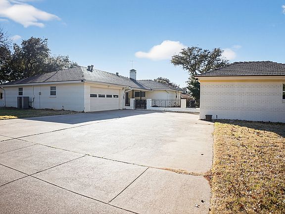 3rd image of 6425 Heidelburg Ct
