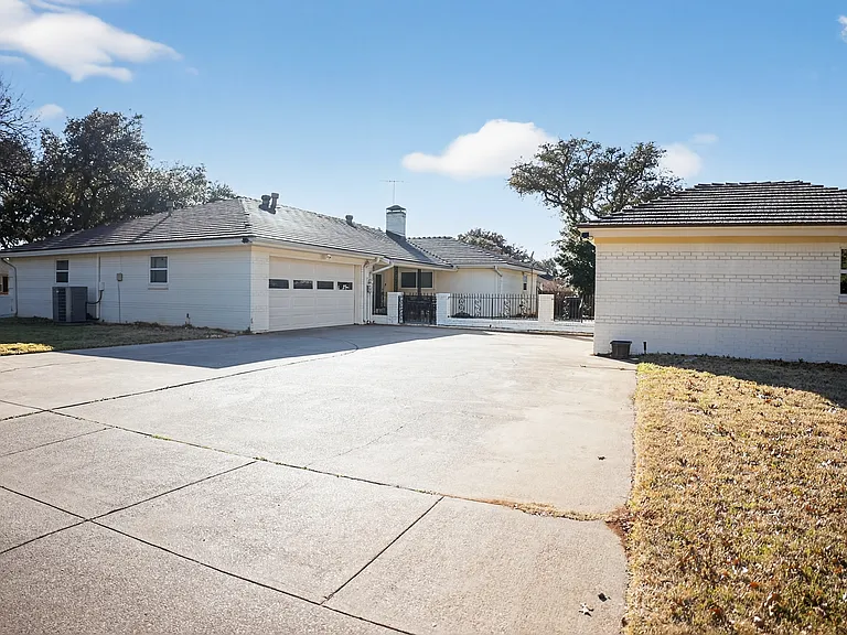 6425 Heidelburg Ct — Photo 3