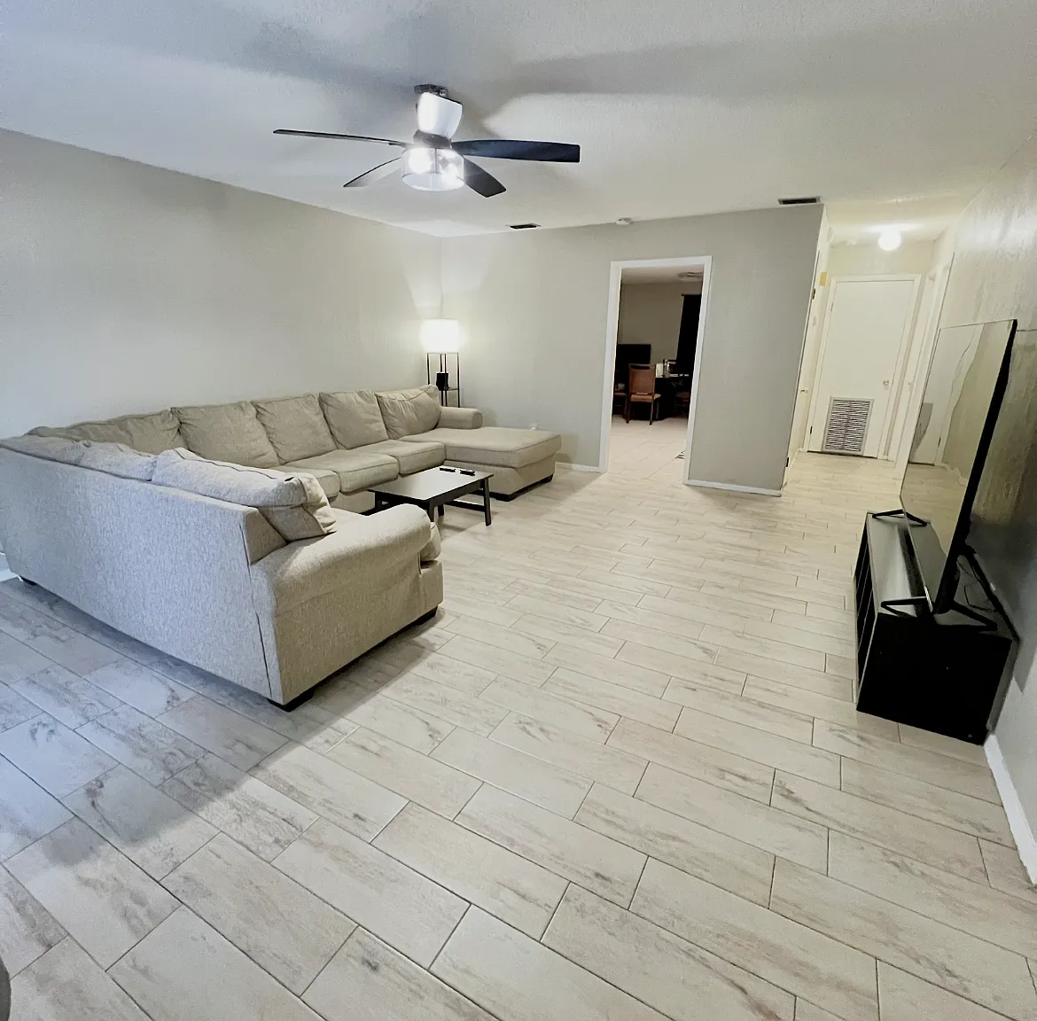 515 E Upas Ave — Photo 2