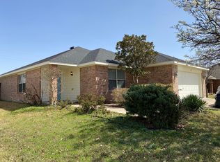 217 Gayleh Ln, Waxahachie, TX 75165