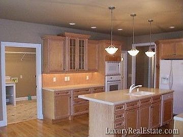 5th image of 295 Avawam Dr