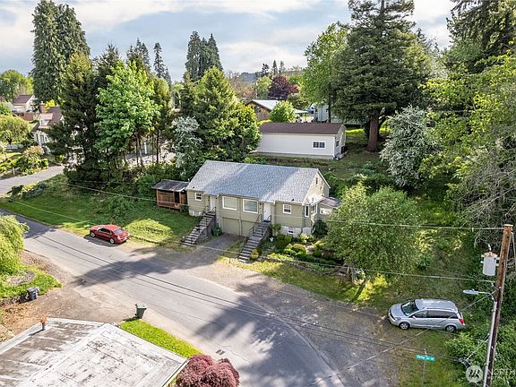 2nd image of 208 NE Kirby