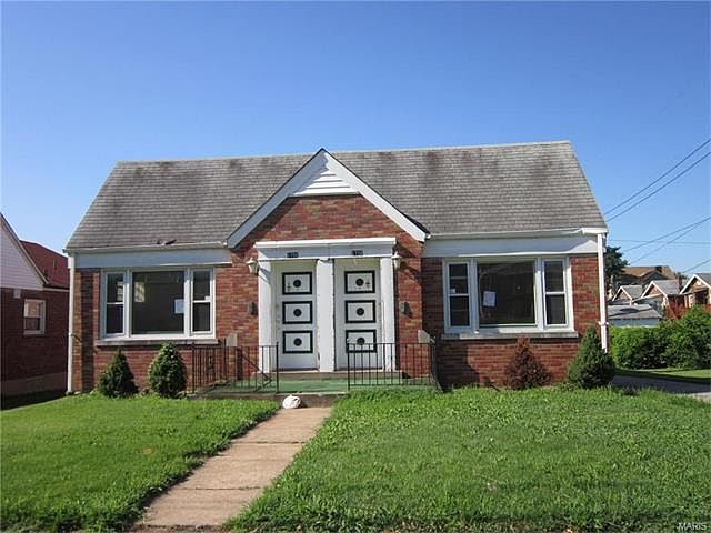 1st image of 1756-1758 McLaran Ave
