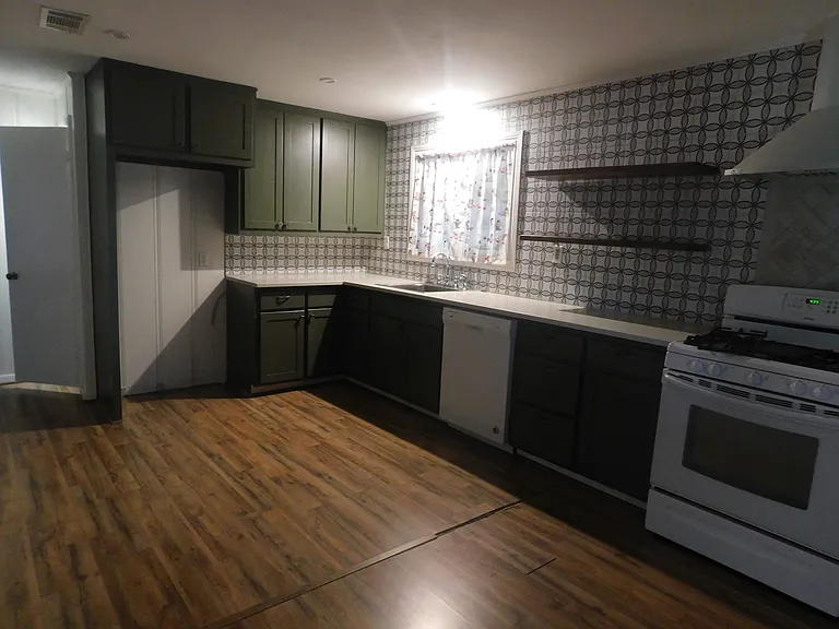 1007 Davis St N — Photo 14