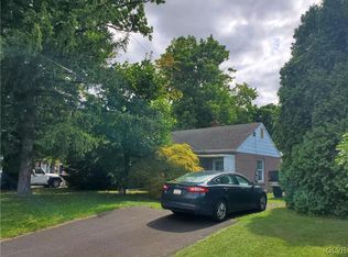 733 W County Line Rd, Hatboro, PA 19040