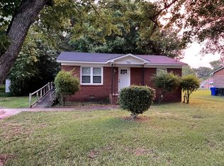 703 Lisbon St, Clinton, NC 28328