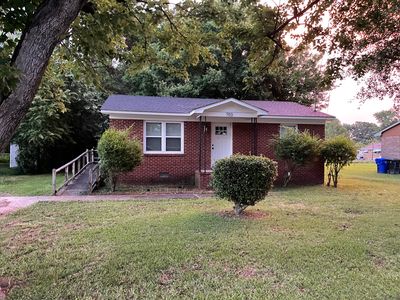 703 Lisbon St, Clinton, NC, 28328