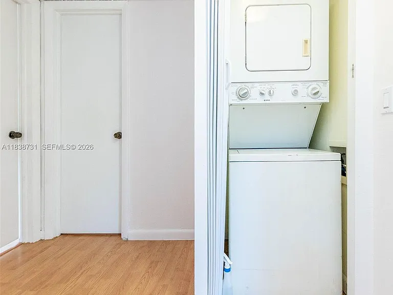 3862 NE 171st St #B — Photo 32