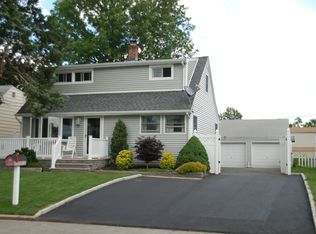 27 Schuyler Dr, Edison, NJ 08817