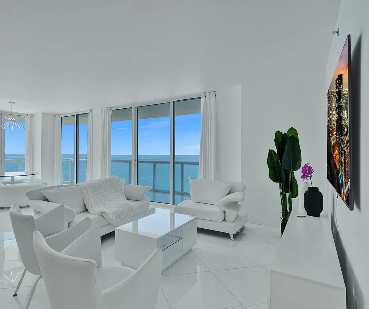 Building Photo - 6365 Collins Ave #24003