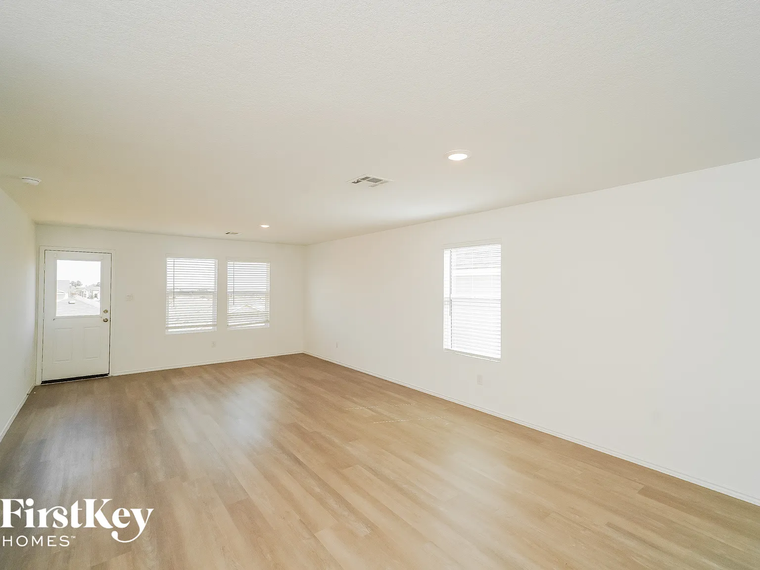 4 bed, 2.0 bath, 1874 sqft, $1,920 — Photo 3