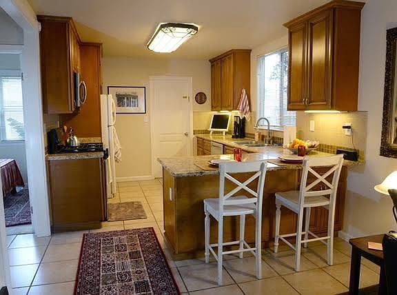 4th image of 468 Morse Ave