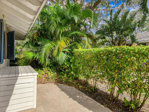 911 Club Drive, Palm Beach Gardens, FL 33418