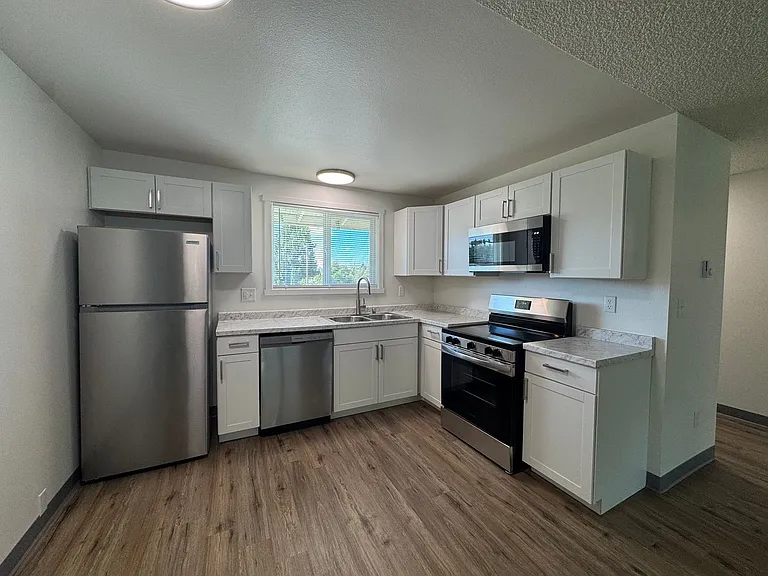 Somerset Apartments — Photo 5