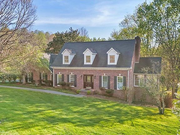 4th image of 1857 Greenbriar Cir