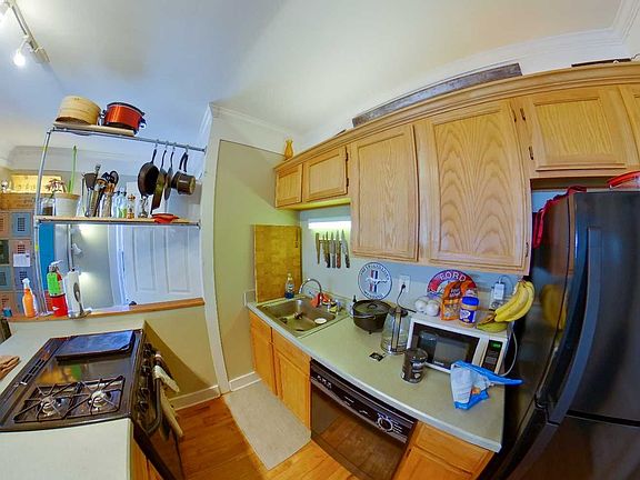 4th image of 917 Laramie St APT 3