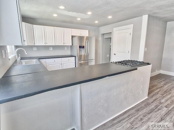 3rd image of 267 E 21st St