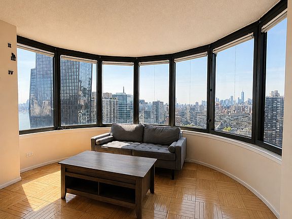 3rd image of 330 E 38th St APT 33O
