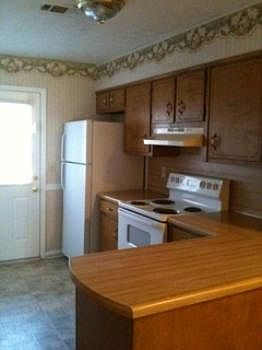 2nd image of 528 Whitehall Ln