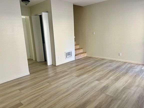 3rd image of 3050 Suncrest Dr Unit 4