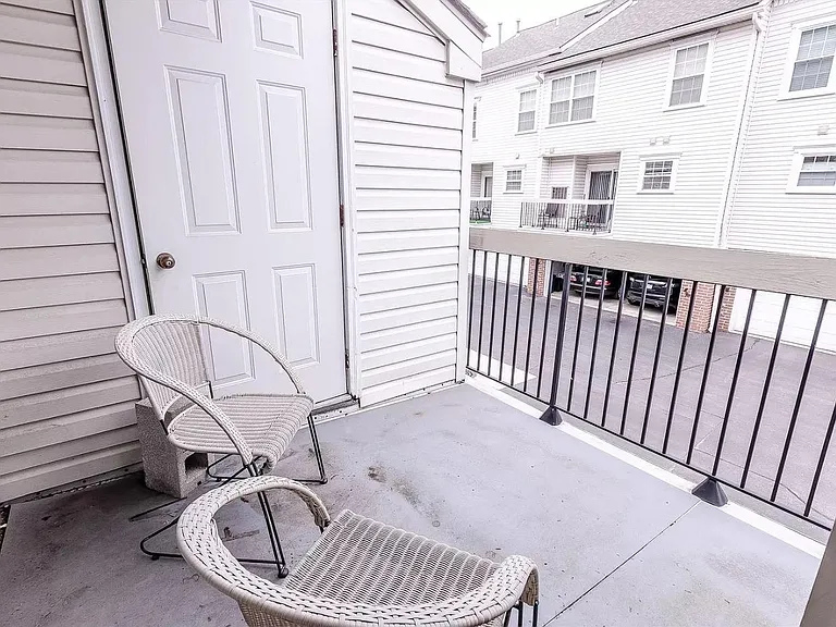 160 Allenhurst Ave — Photo 13