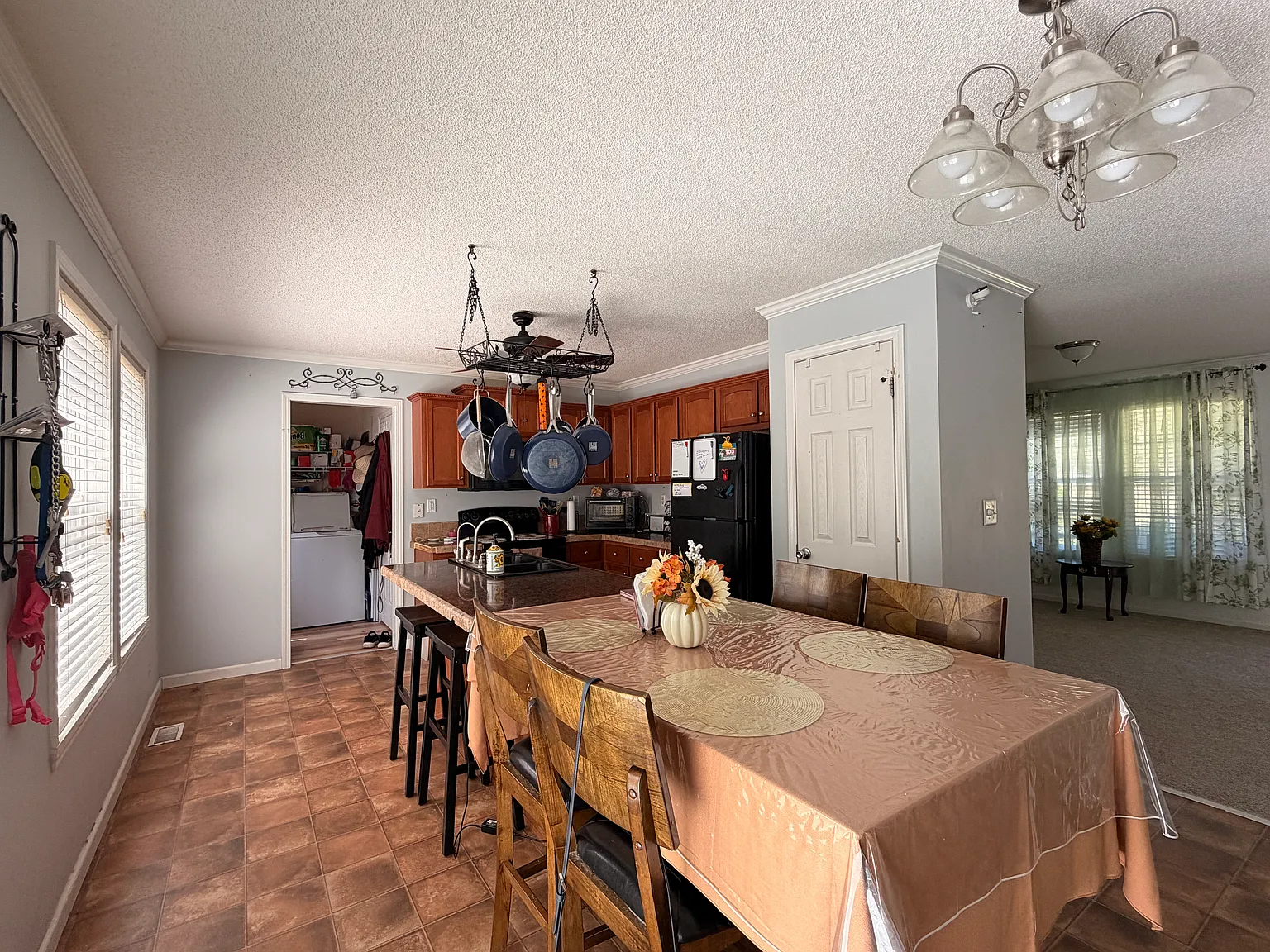 3 bed, 1904 sqft, $2,100 — Photo 4
