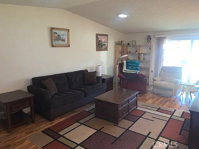 2 bed, 850 sqft, $2,700 — Photo 3