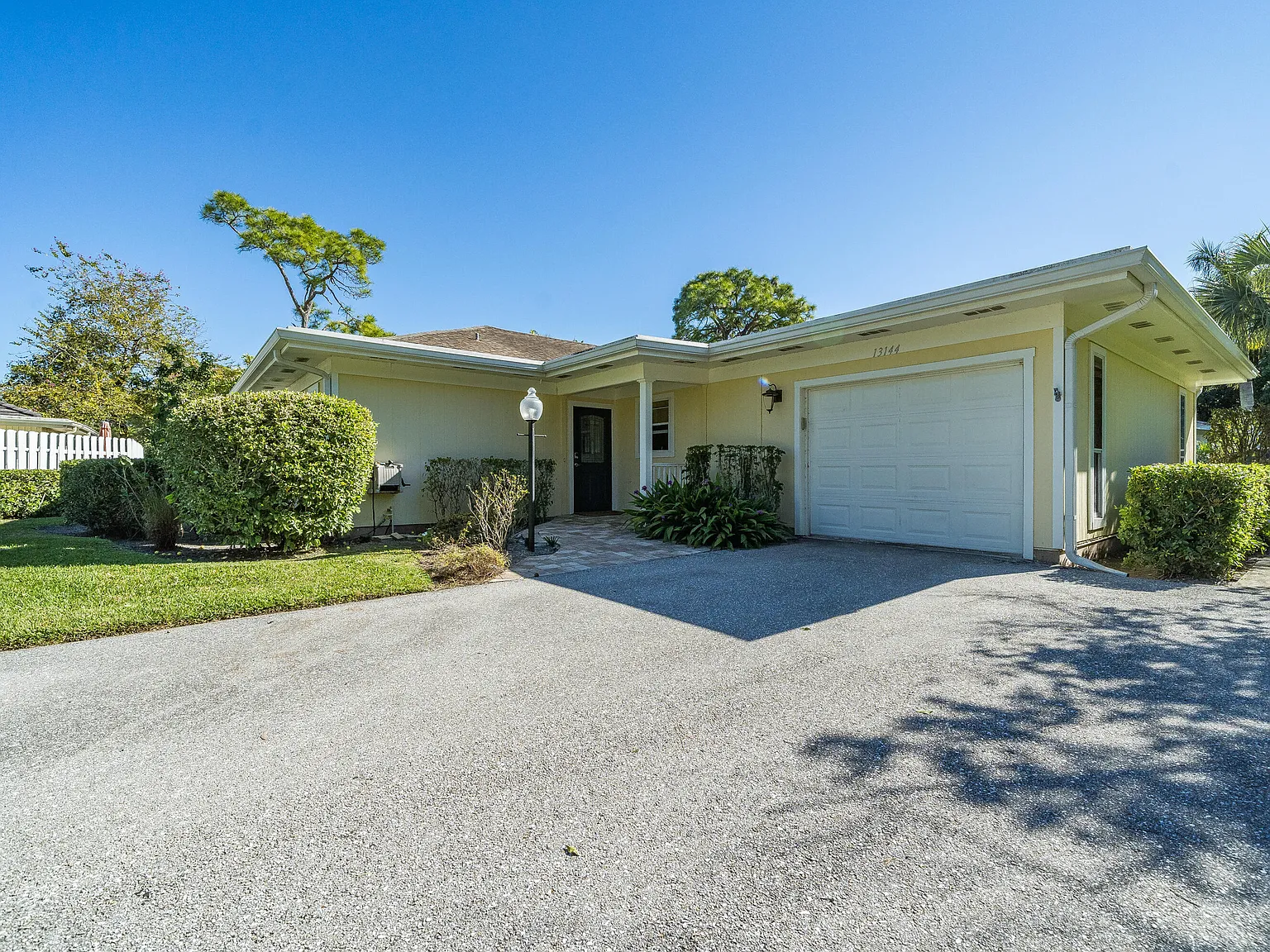 2 bed, 2.0 bath, 1621 sqft, $8,000 — Photo 1