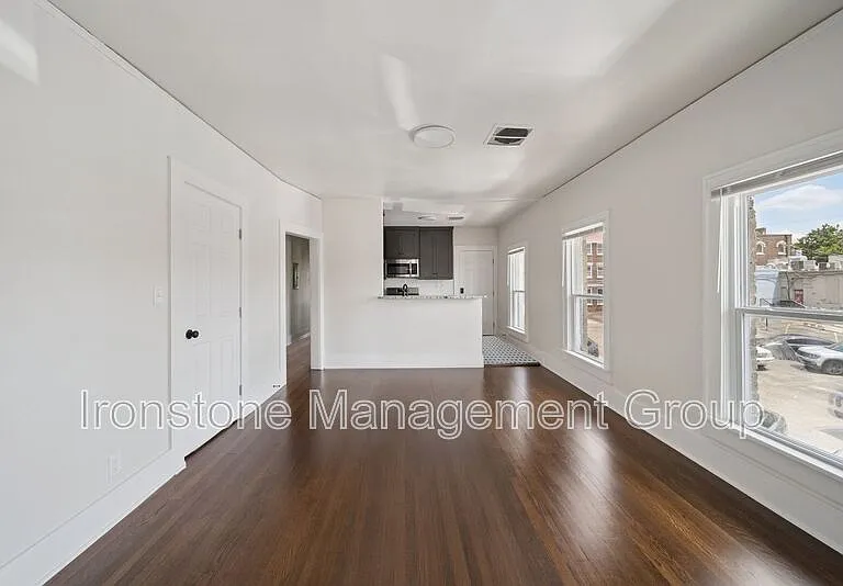 1435 S Peoria Ave — Photo 5