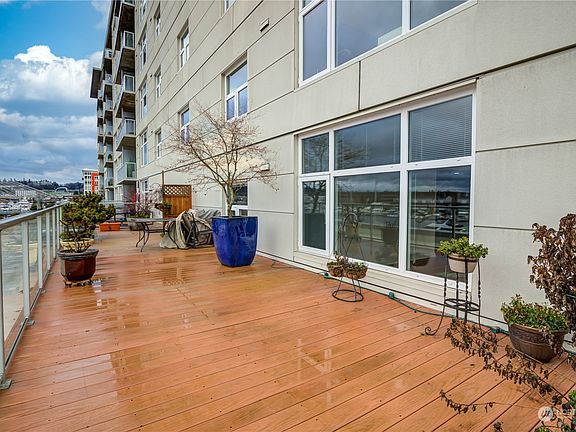 4th image of 1515 Dock Street #213