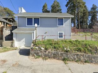 25008 Ocean View Dr, Crestline, CA 92325